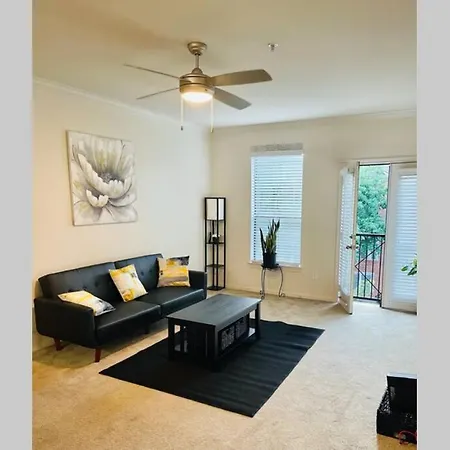 Entire 1 Bedroom. What A Lovely Unit.